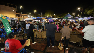 Grupo Não Tem Hora animou a feira, que foi pensada para ampliar o calendário de eventos em Dourados – Fotos: A. Frota