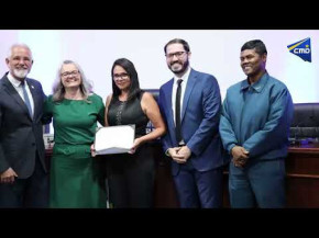 Profissionais e alunos de destaque recebem homenagens na Câmara